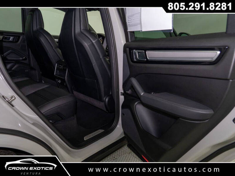 2023 Porsche Cayenne Platinum Edition