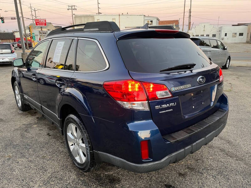 2011 Subaru Outback I Limited photo 3