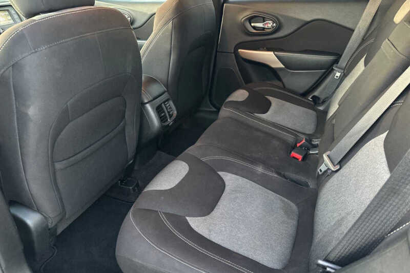 2017 Jeep Cherokee Sport Altitude