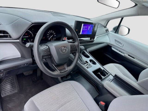 2025 Toyota Sienna LE 8-Passenger