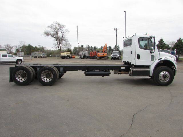 2017 Freightliner M2 106