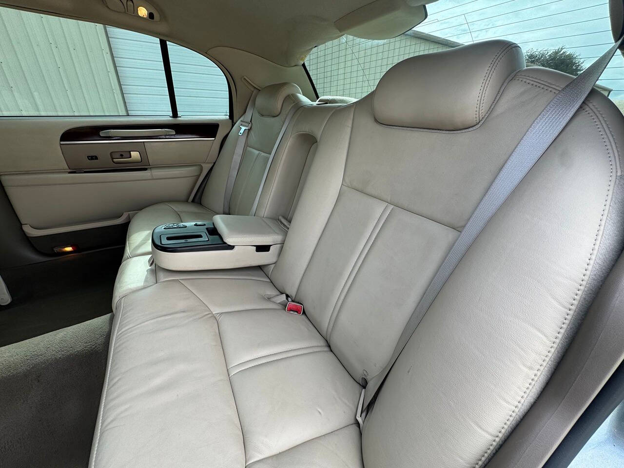 2004 Lincoln Town Car for sale at Carnival Car Company in Victoria, TX