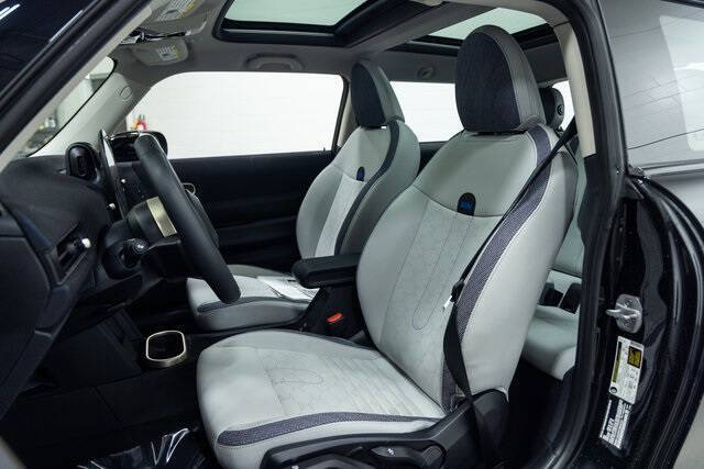 2025 MINI Hardtop 2 Door Cooper Signature Trim