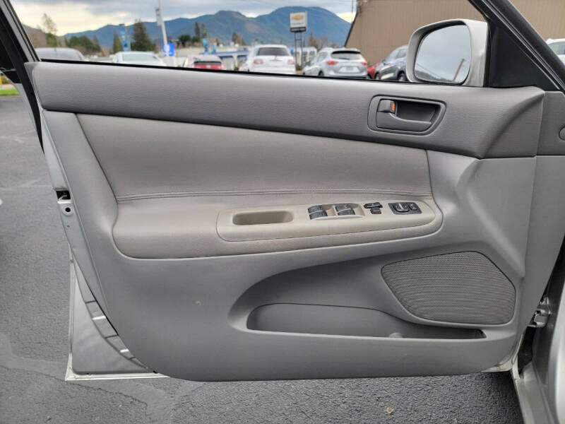 2004 Toyota Camry LE