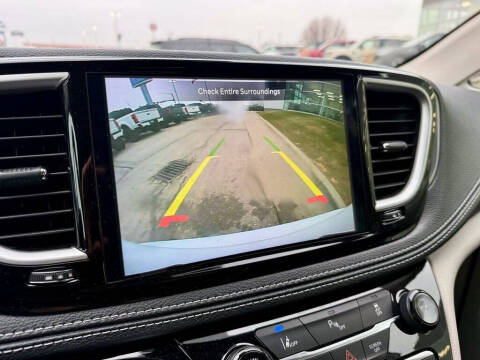 2024 Chrysler Pacifica Plug-In Hybrid Select