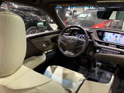 2021 Lexus ES 300h Ultra Luxury