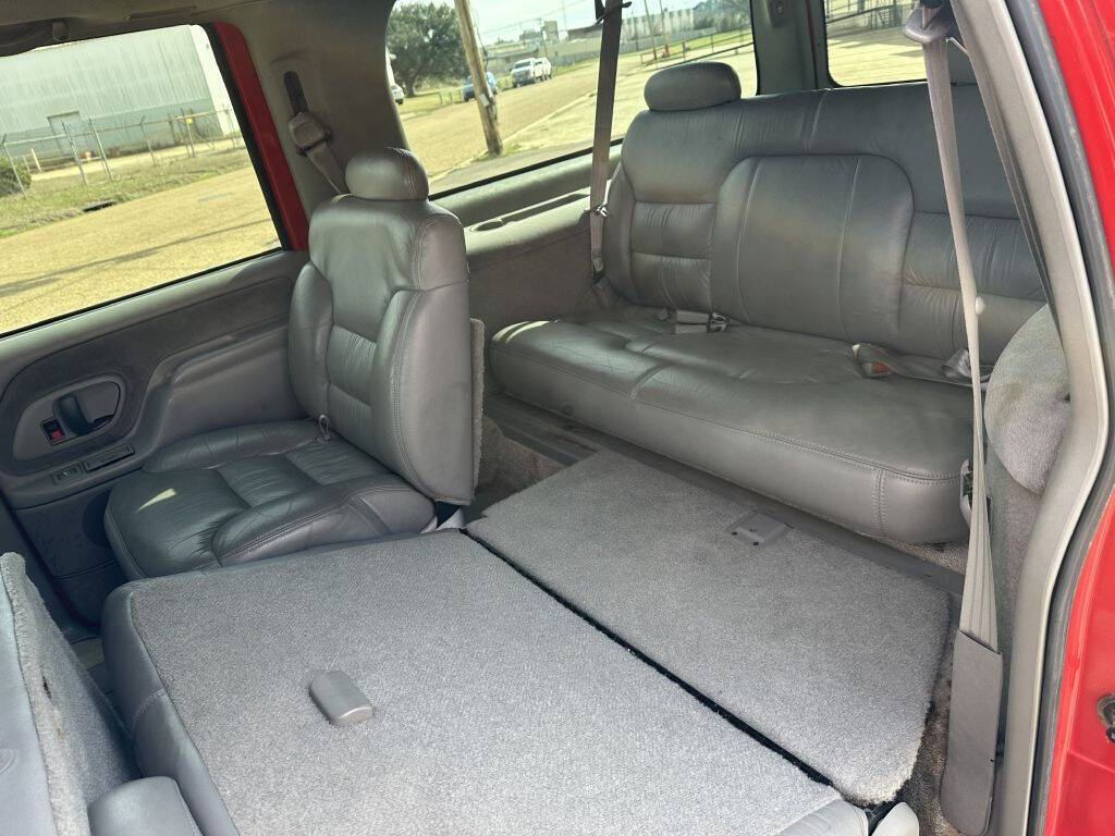 1998 Chevrolet Suburban 31