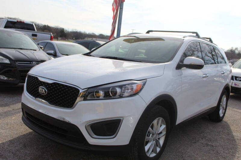 2016 Kia Sorento null photo 2