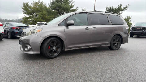 2012 Toyota Sienna SE 8-Passenger