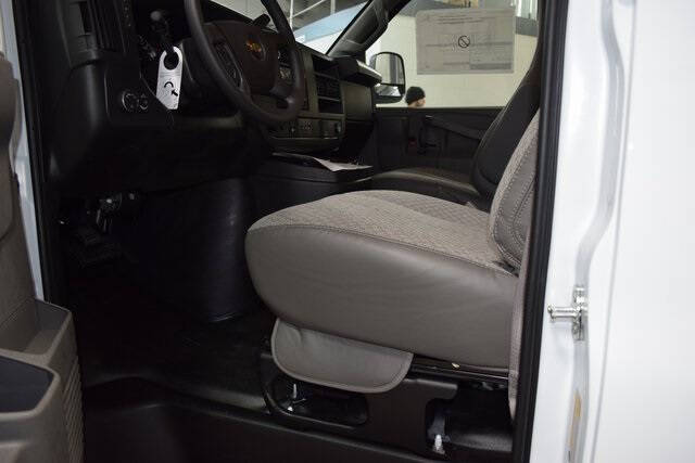 2025 Chevrolet Express 2500