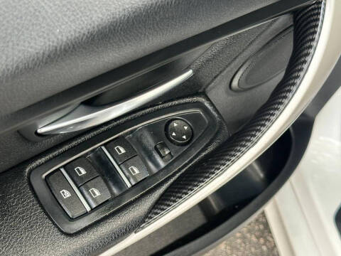 2017 BMW 3 Series 320i