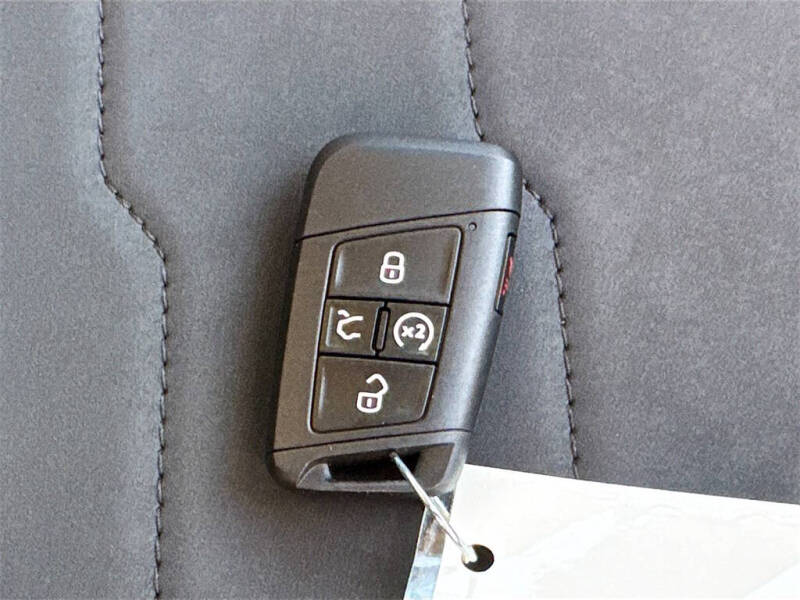 2025 Volkswagen Taos SE 4Motion