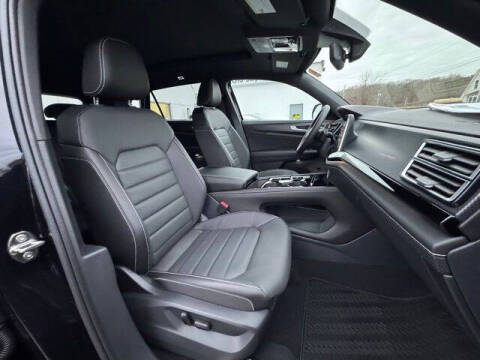 2026 Volkswagen Atlas Cross Sport SEL R-Line Black 4Motion