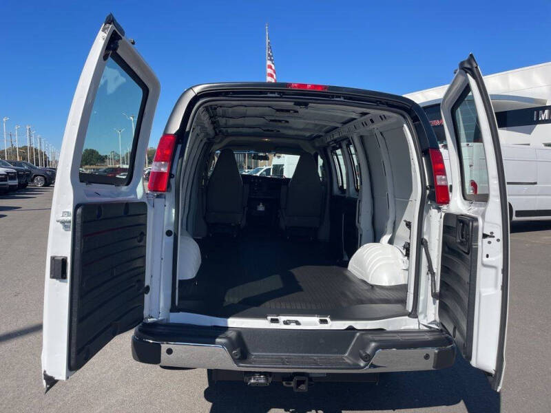 2025 Chevrolet Express 2500