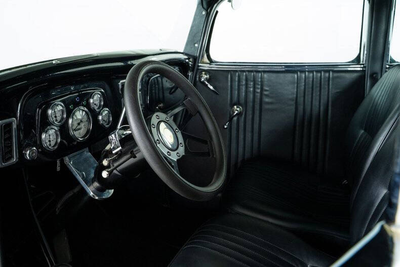 1933 Ford Super Deluxe