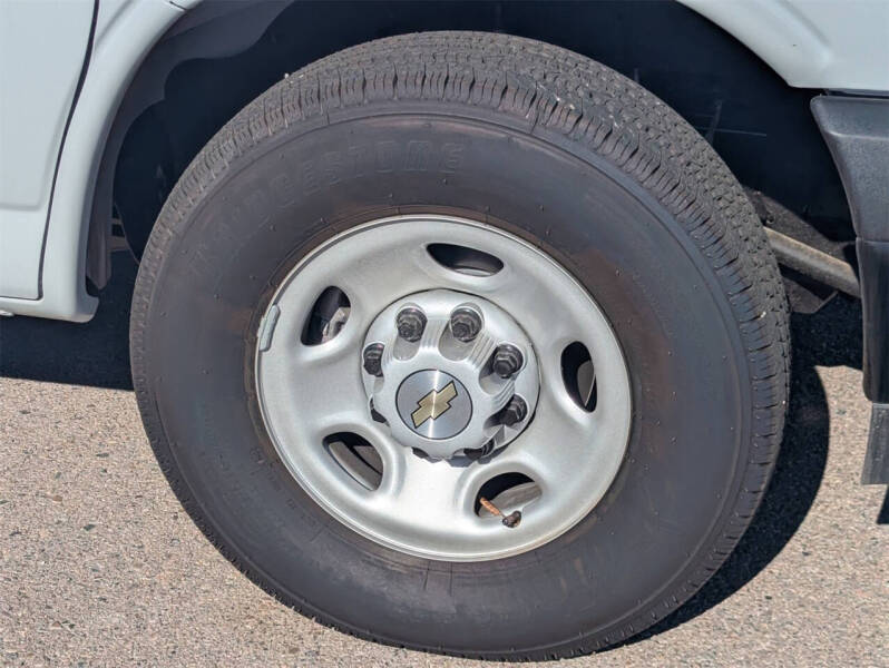 2025 Chevrolet Express 2500