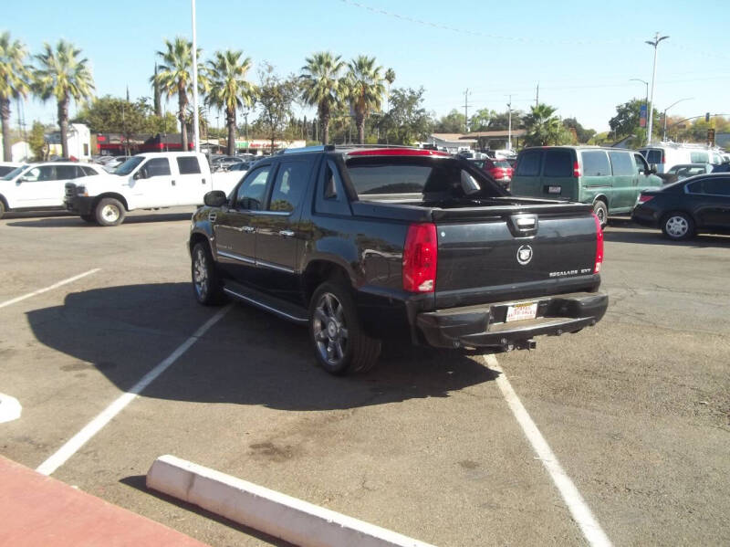 2007 Cadillac Escalade EXT Base photo 10