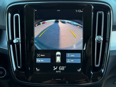 2022 Volvo XC40 T5 Momentum