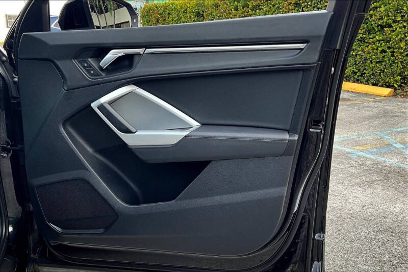 2023 Audi Q3 quattro Premium Plus 40 TFSI