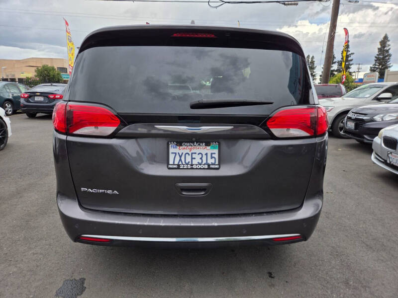 2017 Chrysler Pacifica Touring-L