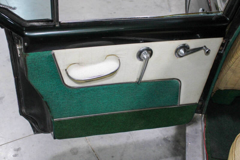 1953 Kaiser Manhattan