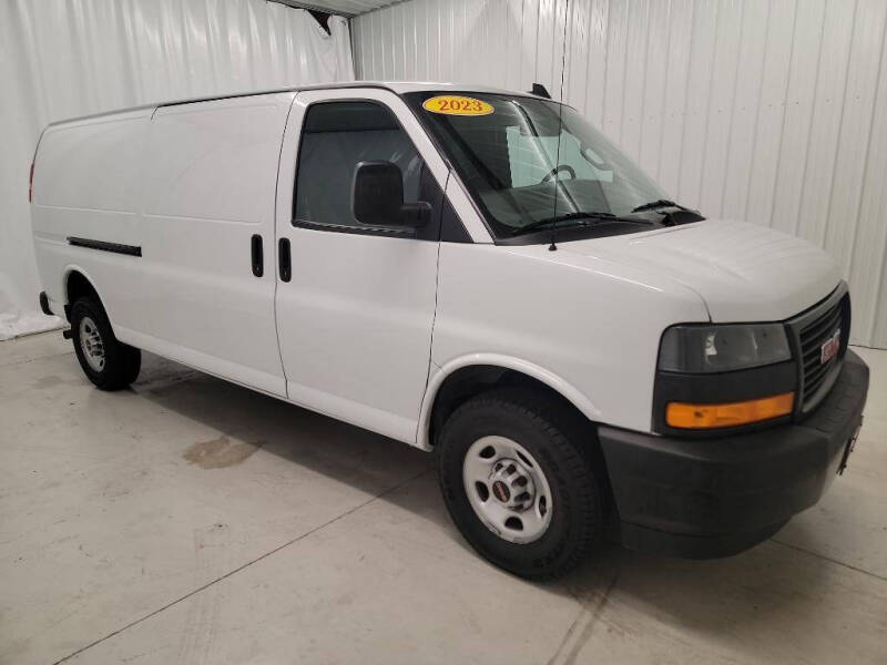 2023 GMC Savana Cargo Work Van photo 3