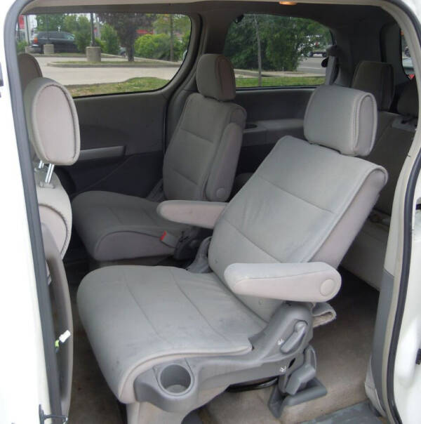 2008 Nissan Quest S photo 12