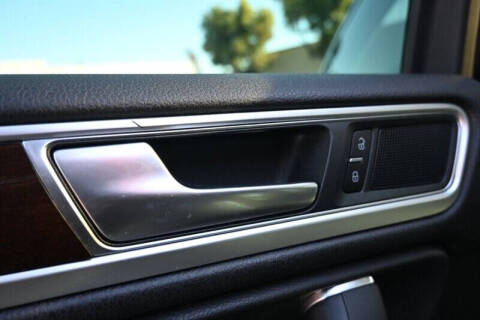 2016 Volkswagen Touareg VR6 Lux