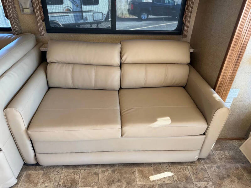 2012 Freightliner XCS Chassis