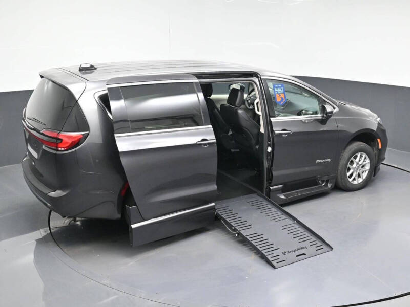 2023 Chrysler Pacifica Touring L