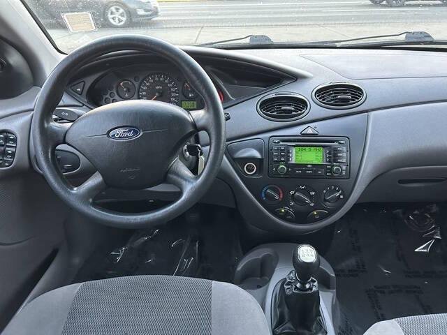 2003 Ford Focus SE photo 12