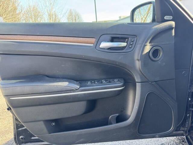 2012 Chrysler 300 C Luxury Series