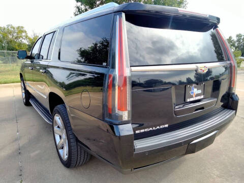 2018 Cadillac Escalade ESV Luxury