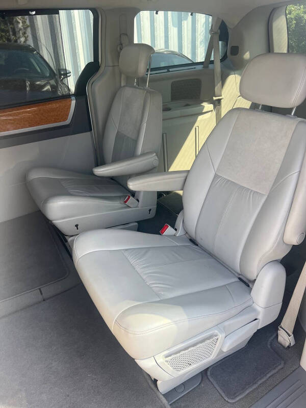 2009 Chrysler Town and Country Limited