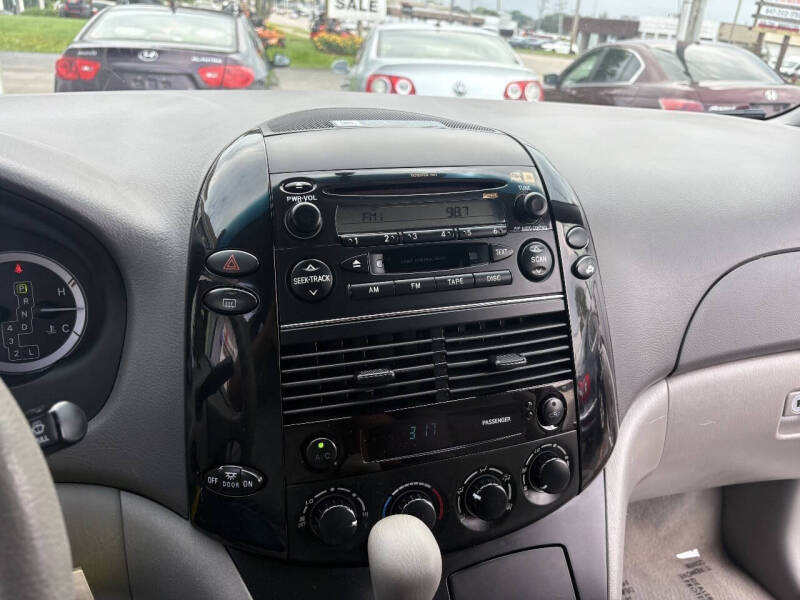 2004 Toyota Sienna CE 7 Passenger