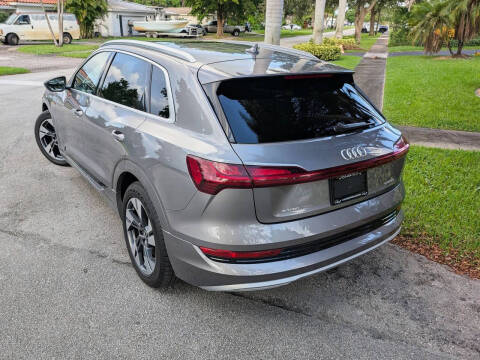 2021 Audi e-tron quattro Premium