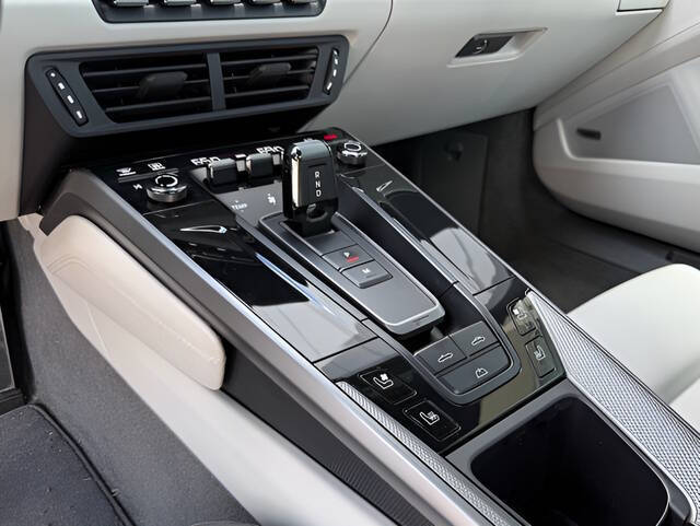 2025 Porsche 911 Carrera