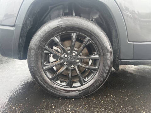 2023 Jeep Cherokee Altitude Lux