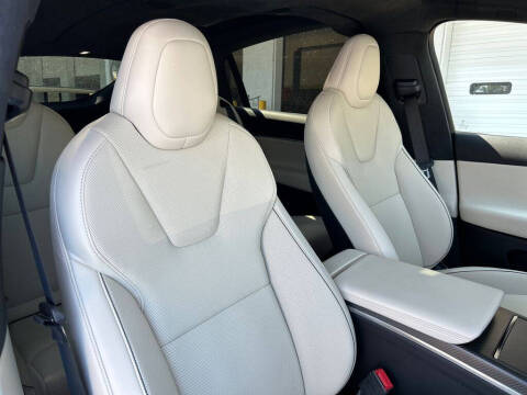 2022 Tesla Model X Plaid