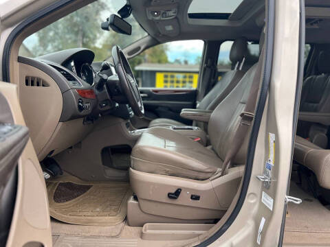 2013 Chrysler Town and Country Touring-L