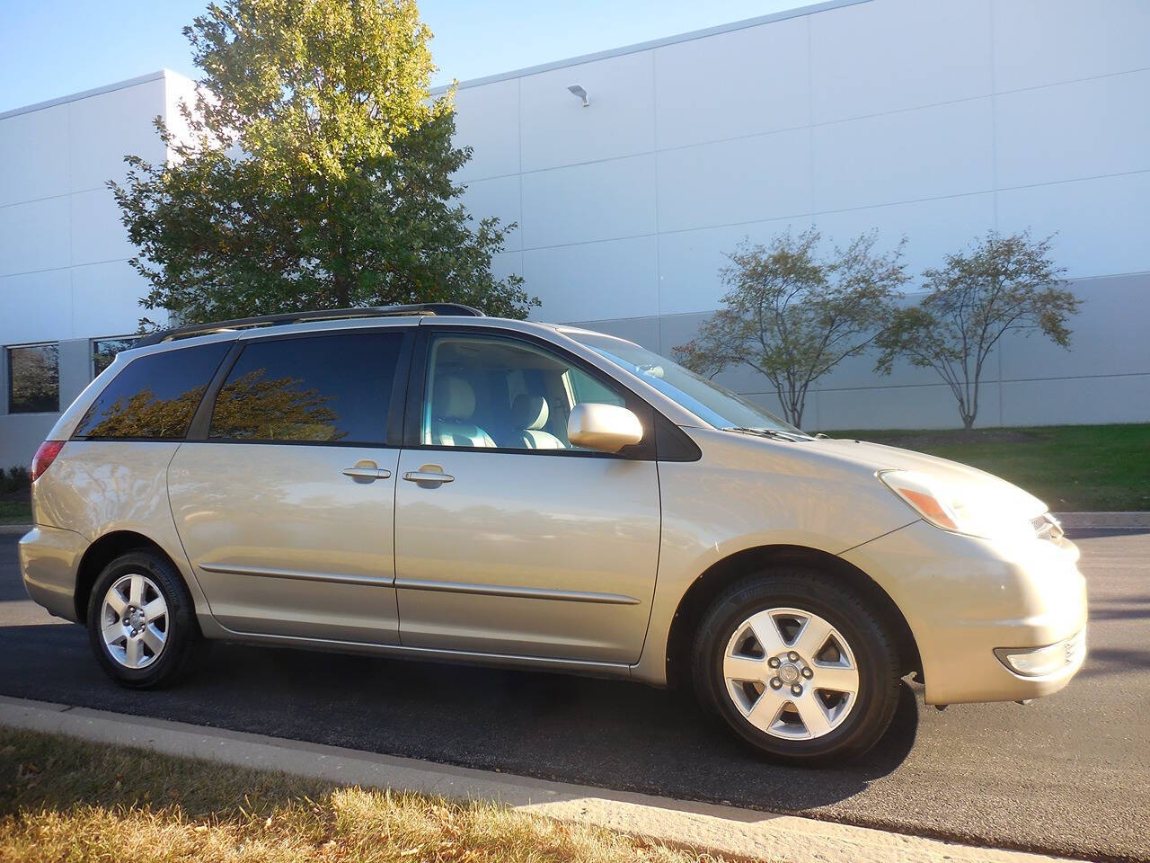 2004 Toyota Sienna for sale at Genuine Motors in Schaumburg, IL