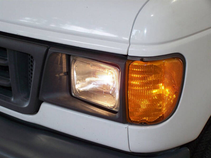 2005 Ford E-Series E-350 SD