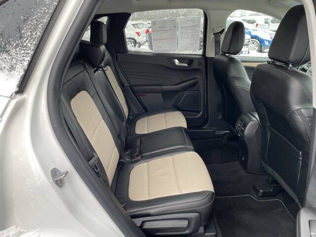 2022 Ford Escape Titanium