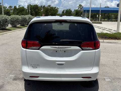 2021 Chrysler Voyager LX