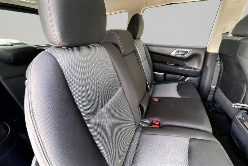 2017 Nissan Pathfinder SV