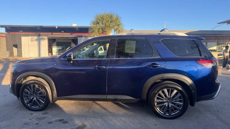 2022 Nissan Pathfinder SL