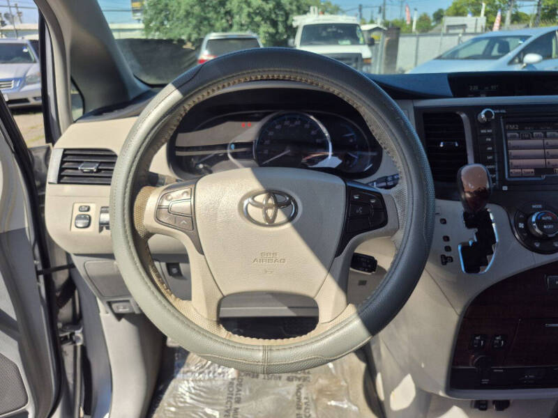 2012 Toyota Sienna XLE 8-Passenger
