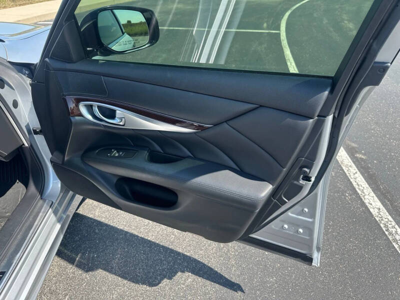 2015 Infiniti Q70 3.7