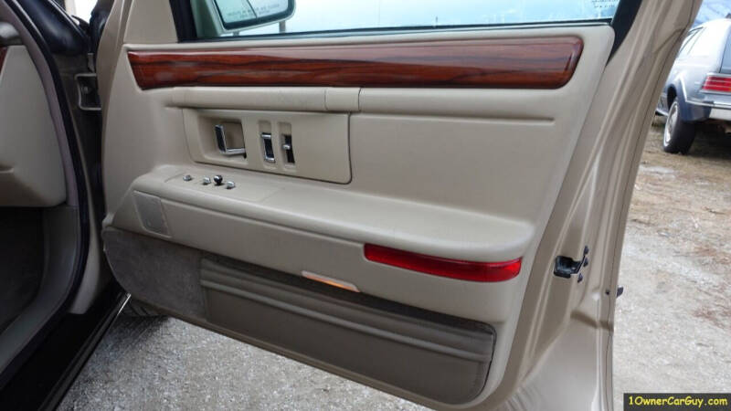 1994 Cadillac DeVille null photo 43