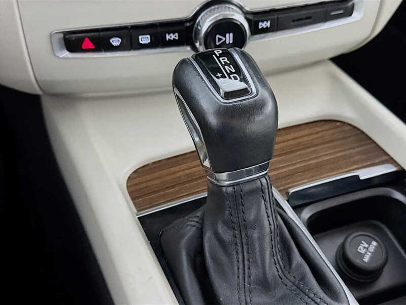 2021 Volvo XC60 T6 Momentum